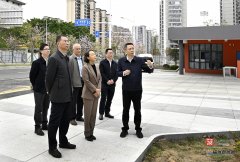 市长吴贤德深切中小学和长研教育提质增效工做